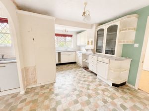 Kitchen_66LIPARK- click for photo gallery